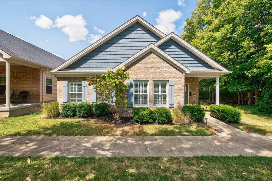 200 McCowans Ferry Alley, Versailles, KY 40383