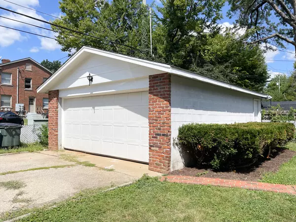 Lexington, KY 40511,305-307 Hillsboro Avenue