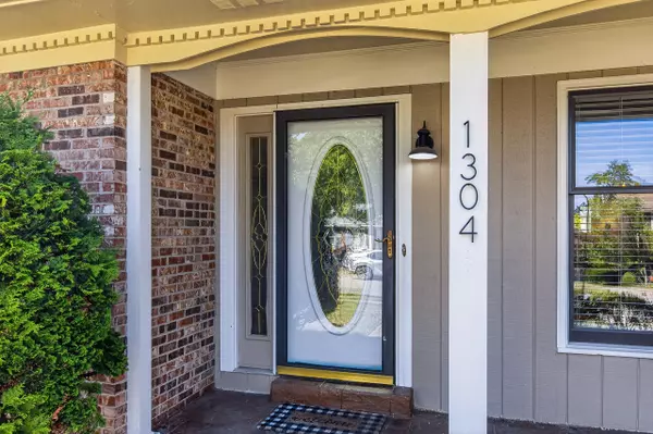 Lexington, KY 40503,1304 Gray Court