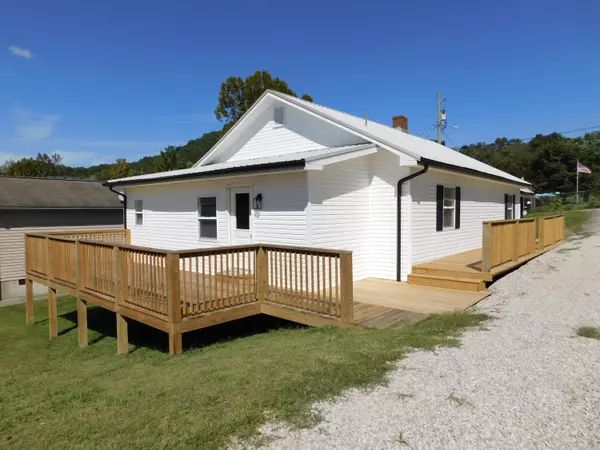 Irvine, KY 40336,618 Cantrill Street