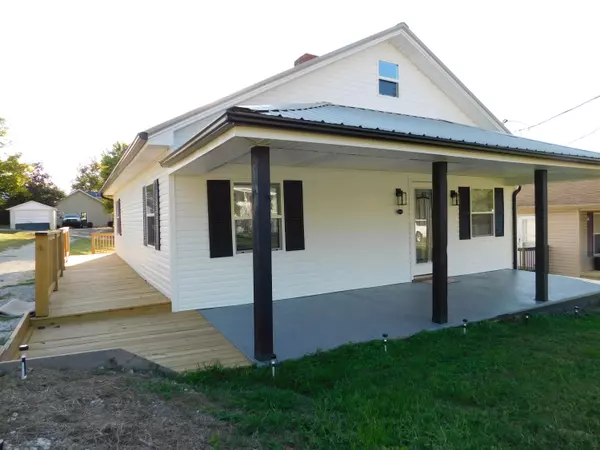 Irvine, KY 40336,618 Cantrill Street