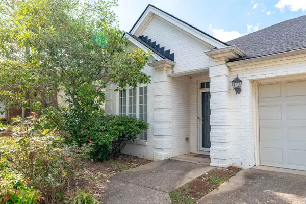 Lexington, KY 40511,101 White Oak Trace