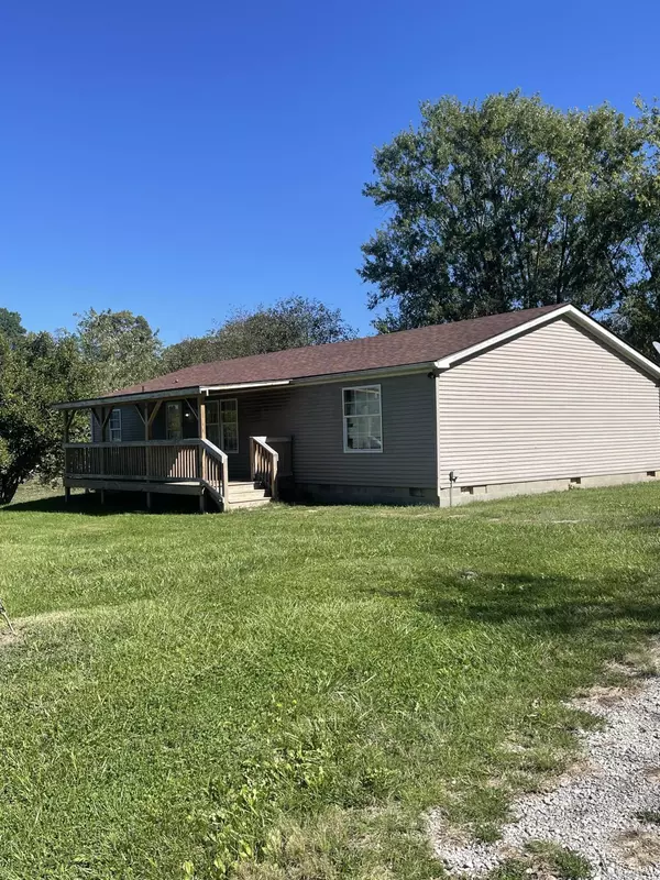 2135 Bonds Pike, Stamping Ground, KY 40379