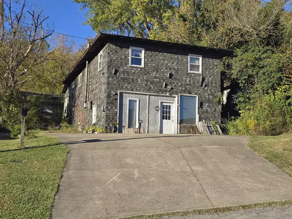 918 E Cumberland Avenue, Middlesboro, KY 40965