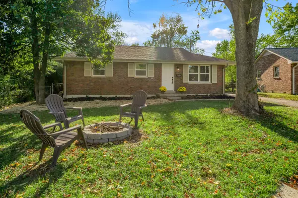 Lexington, KY 40517,1308 Versie Court