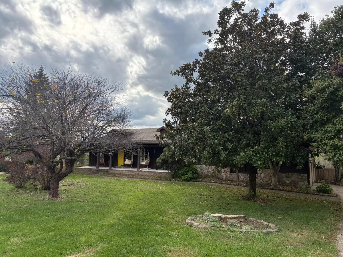 Paris, KY 40361,128 Squires Pointe Road