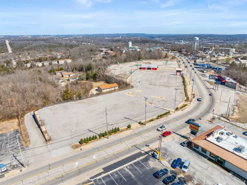 1157 W 76 Country BLVD, Branson, MO 65616