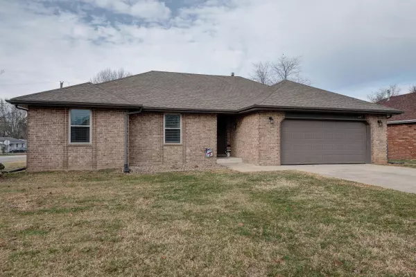 501 Cherry CIR, Nixa, MO 65714