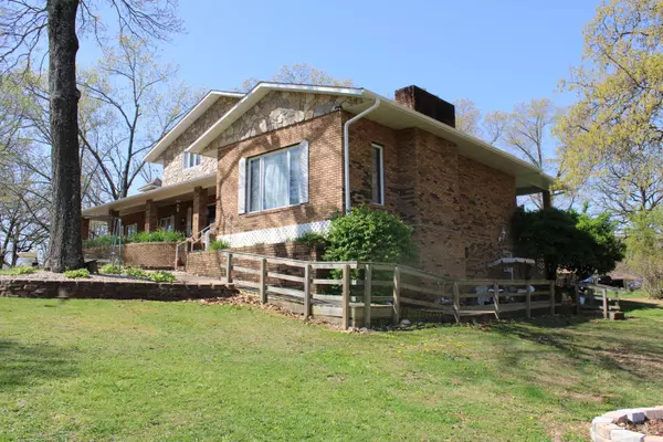 West Plains, MO 65775,929 Country Club Drive