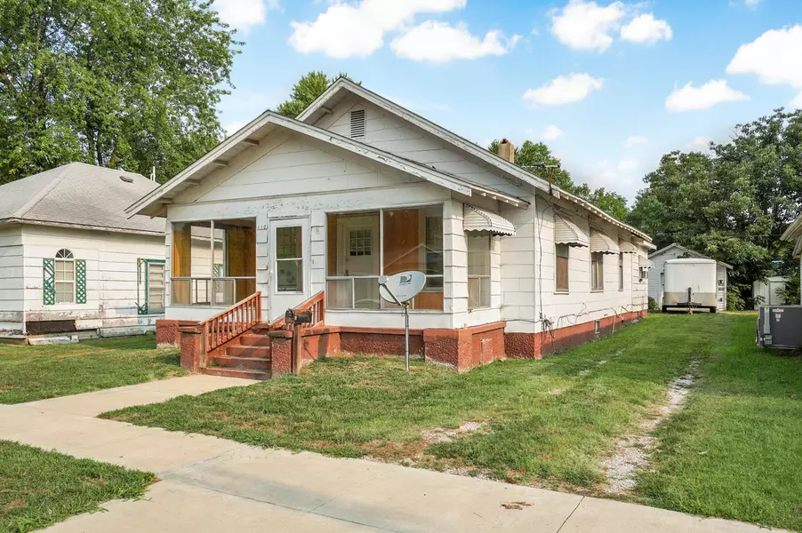 110 W Cleveland AVE, Monett, MO 65708