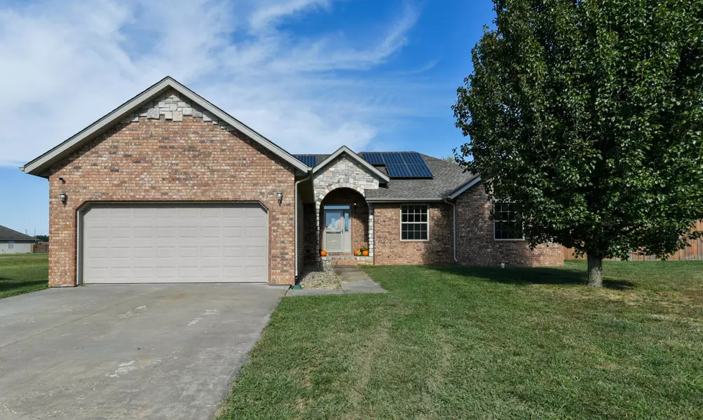 4327 W Bull Run Battle ST, Battlefield, MO 65619