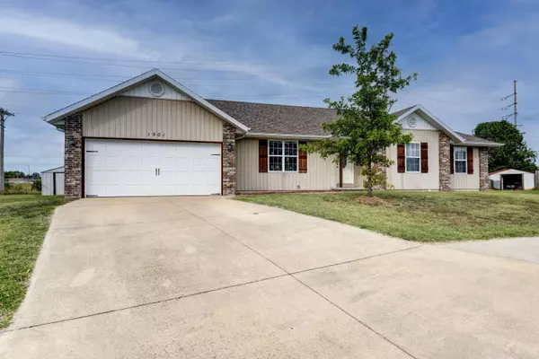 1901 S Oriole CT, Ozark, MO 65721