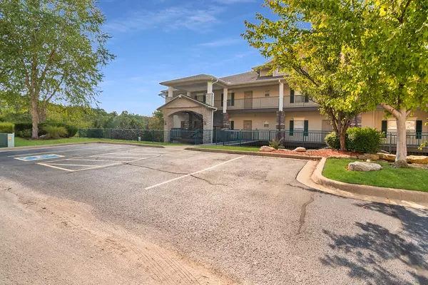 Branson, MO 65616,325 Majestic DR #126