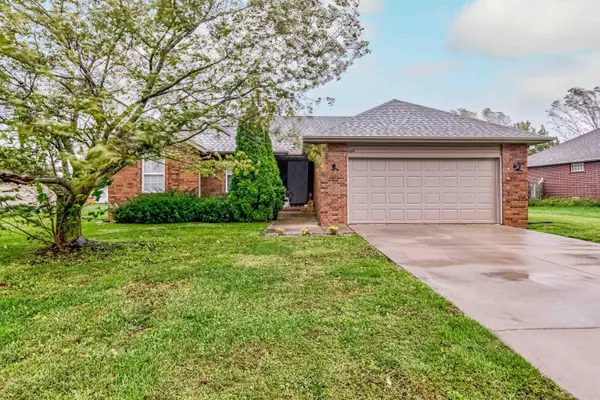 406 N Deer Run, Willard, MO 65781