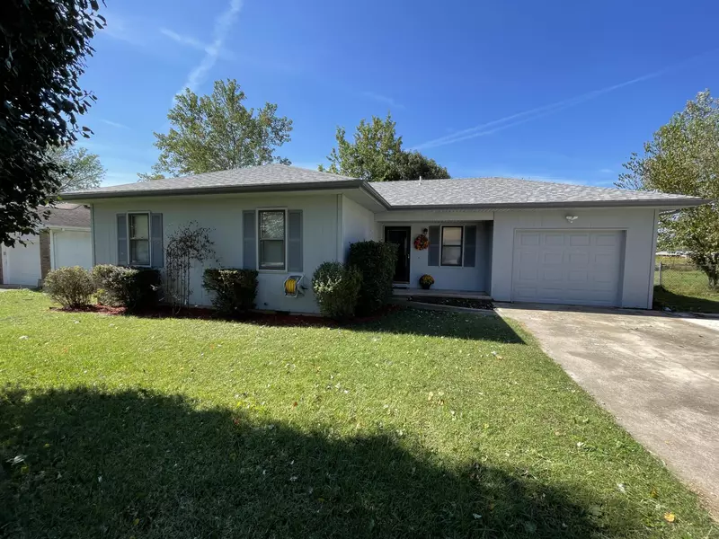 751 S Olive ST, Marshfield, MO 65706