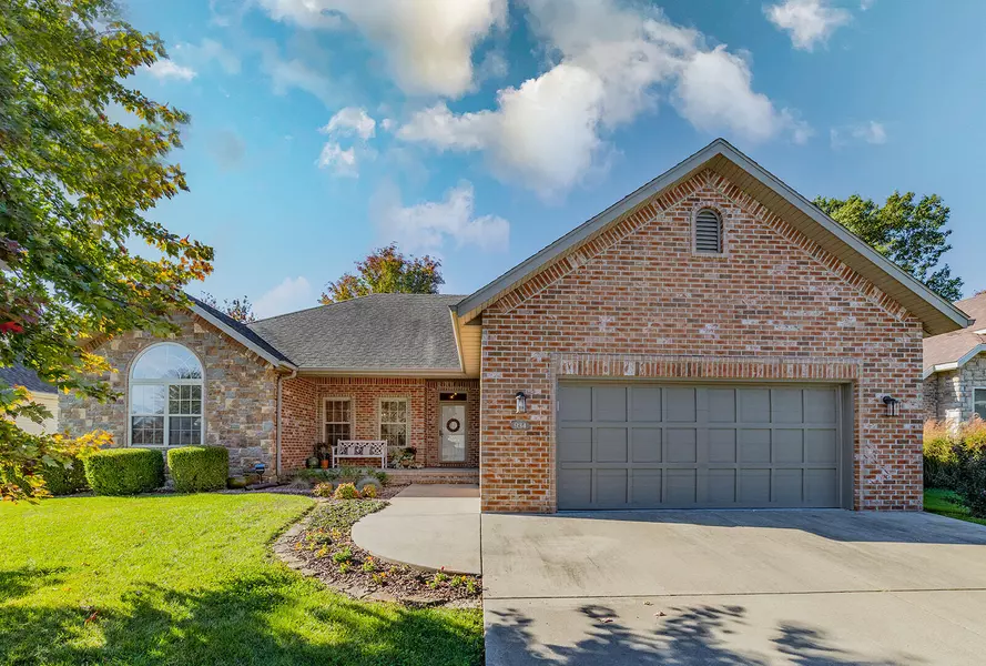 934 E Ozark Jubilee DR, Nixa, MO 65714