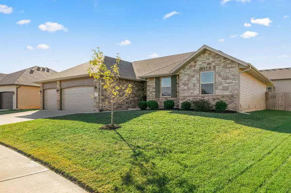 1647 N Eagle Valley LN, Nixa, MO 65714