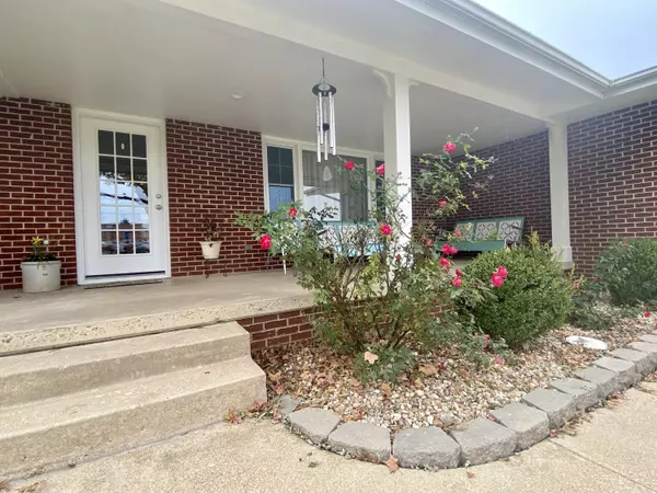 Marshfield, MO 65706,611 N Locust ST