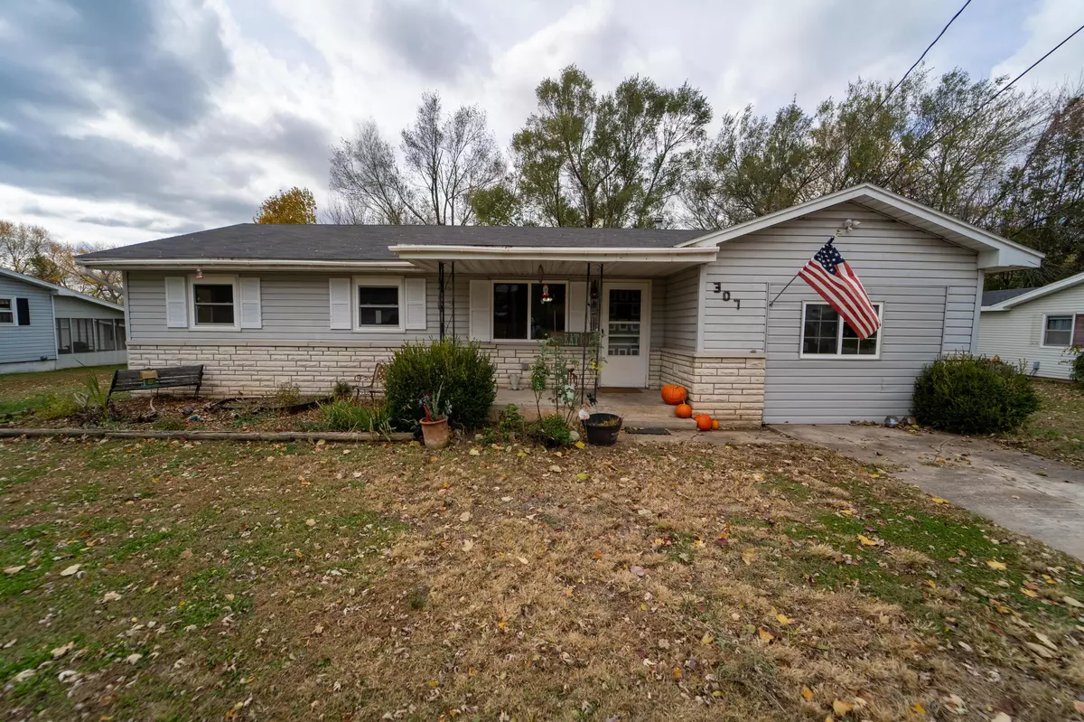 Ash Grove, MO 65604,307 N Maple LN