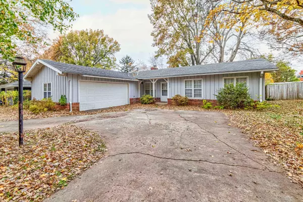 2447 S Weaver AVE, Springfield, MO 65807