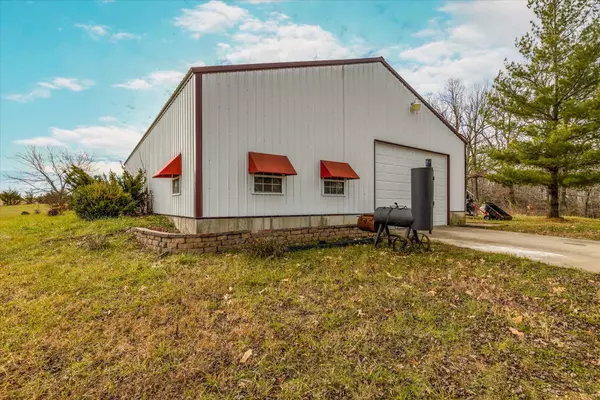 Marshfield, MO 65706,295 Dark Valley RD