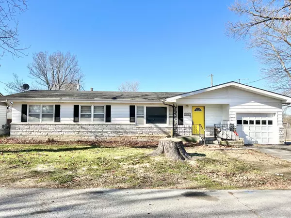 301 S 5th ST, Ozark, MO 65721