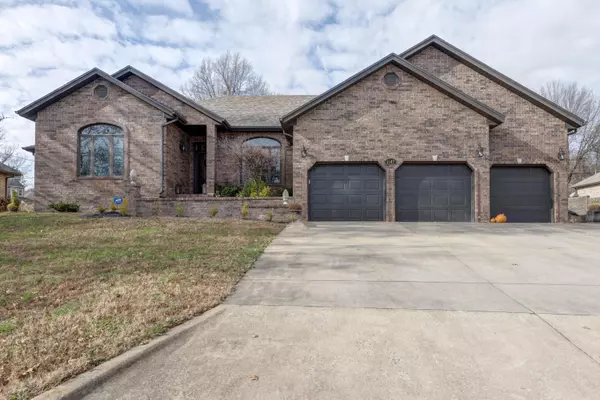 1647 S Chapel DR, Springfield, MO 65809