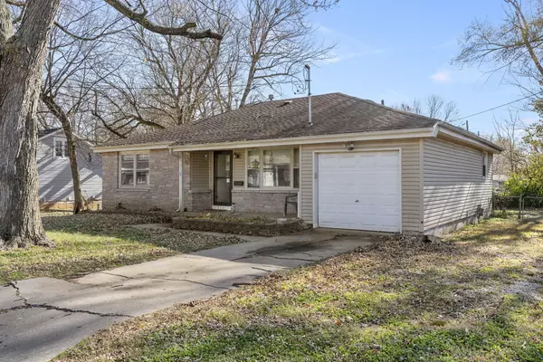 206 E Whiteside ST, Springfield, MO 65807