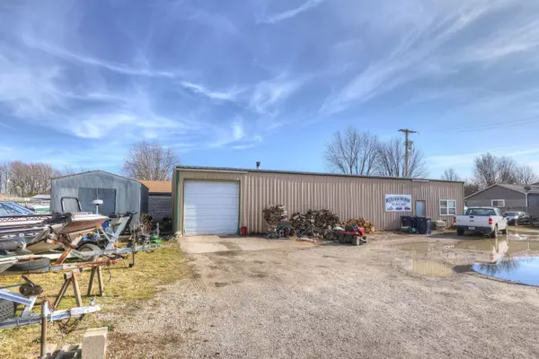 Webb City, MO 64870,1717 S Hall ST