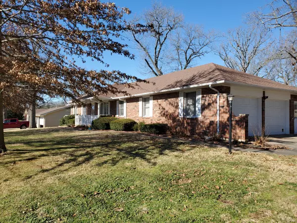 1013 Chinquapin Woods St, Cassville, MO 65625