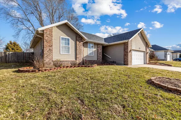 3858 S El Salvador AVE, Springfield, MO 65807