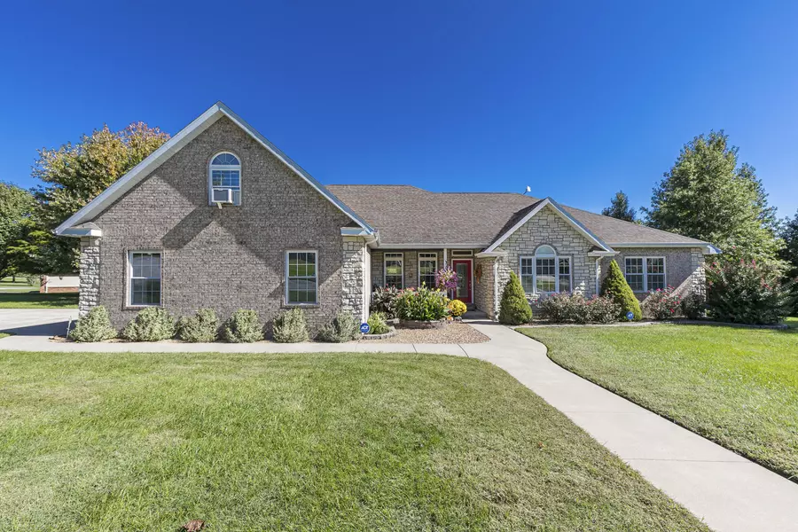 2121 E Meadow DR, Bolivar, MO 65613