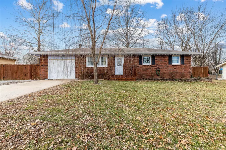 209 N Teakwood AVE, Republic, MO 65738