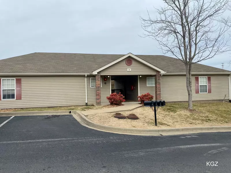 100 Garden CIR #2, Branson, MO 65616