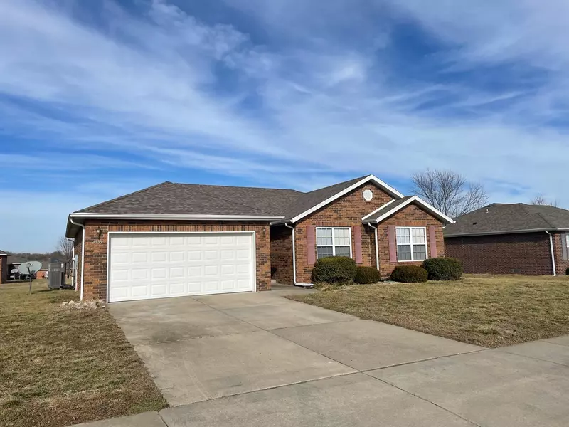 4533 W Bull Run Battle ST, Battlefield, MO 65619