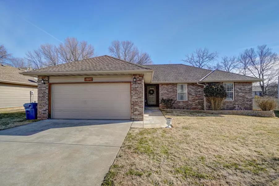 5844 S Geranium LN, Battlefield, MO 65619