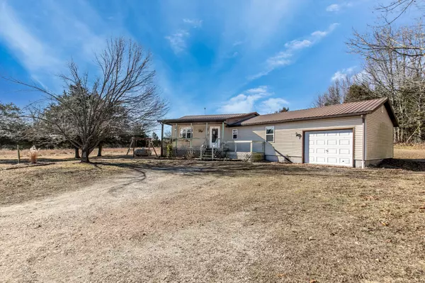 238 Bannon RD, Elkland, MO 65644