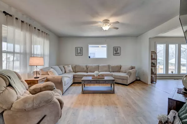 Webb City, MO 64870,1212 W Broadway ST