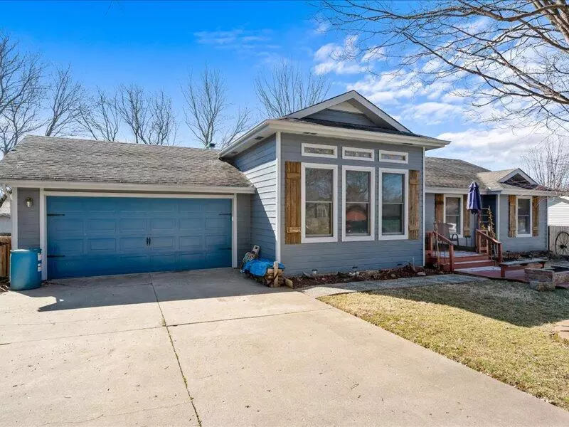 904 Amy LN, Ozark, MO 65721