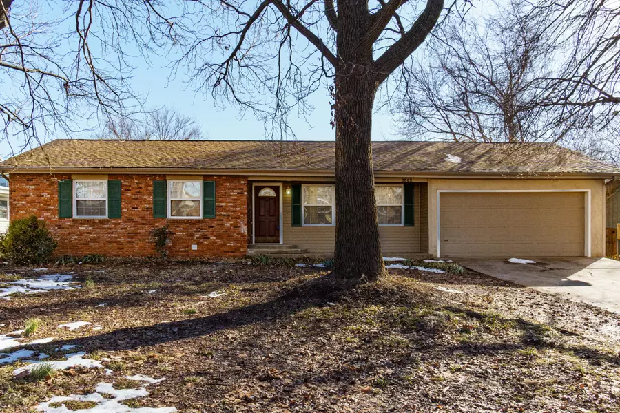 3052 S Dayton Ave AVE, Springfield, MO 65807