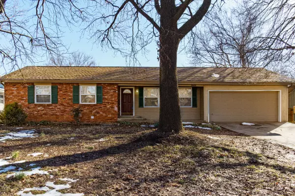 3052 S Dayton Ave AVE, Springfield, MO 65807