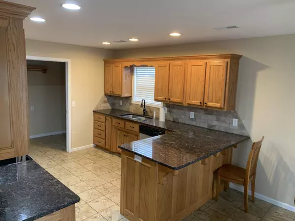 Bolivar, MO 65613,680 E Destin LN