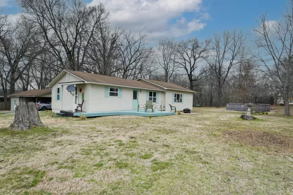 9519 E State Highway 76, Kirbyville, MO 65679