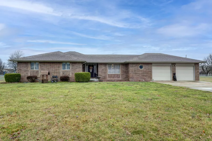 371 Lundh BLVD, Marshfield, MO 65706
