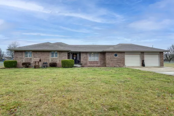 371 Lundh BLVD, Marshfield, MO 65706