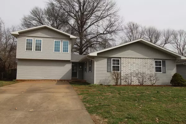 1219 E Cambridge ST, Springfield, MO 65804