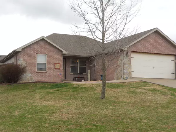 413 Echo Valley CIR, Reeds Spring, MO 65737