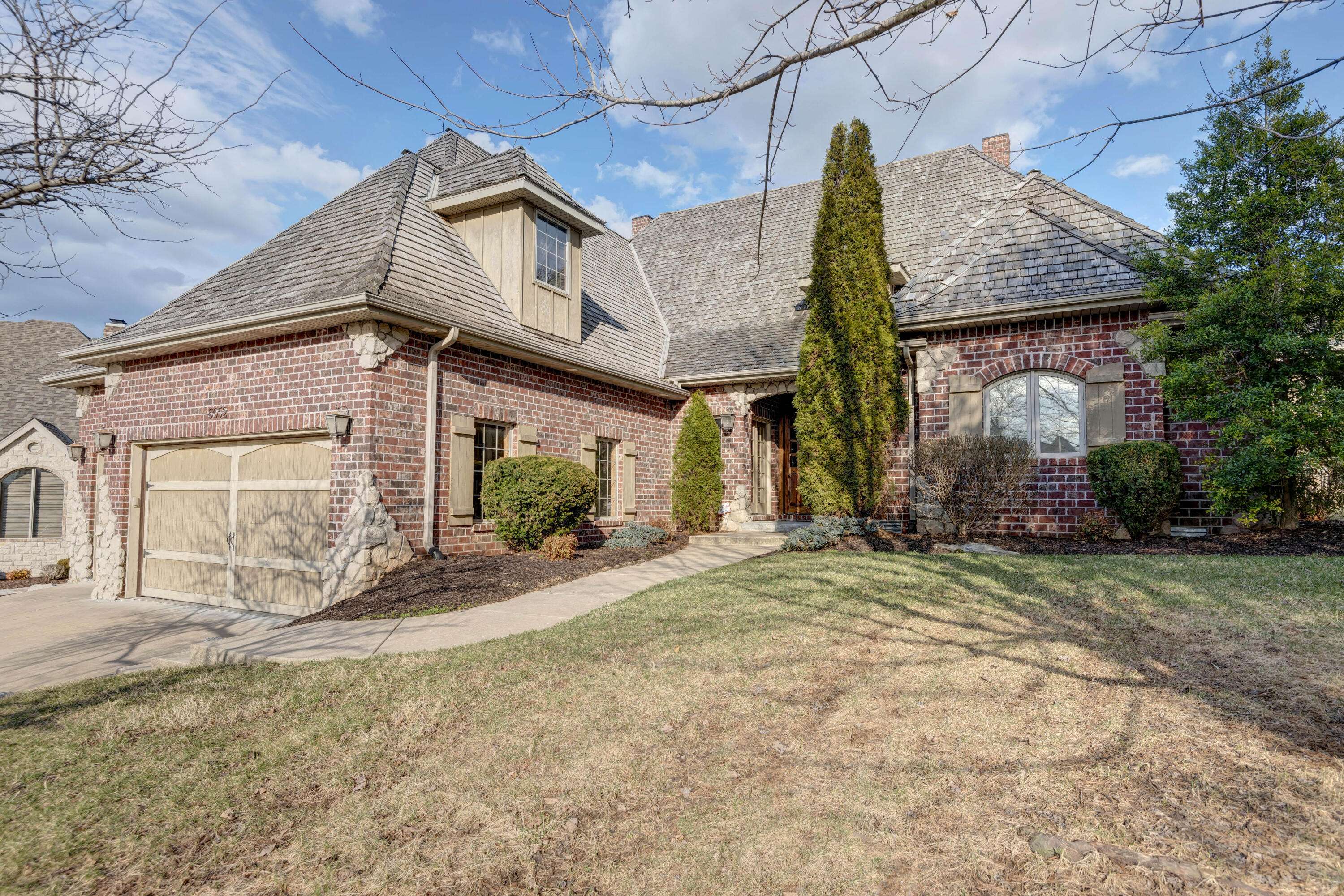 6052 S Natural Falls DR, Ozark, MO 65721