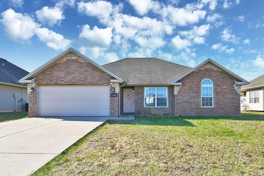 1502 E Fairwind, Ozark, MO 65721