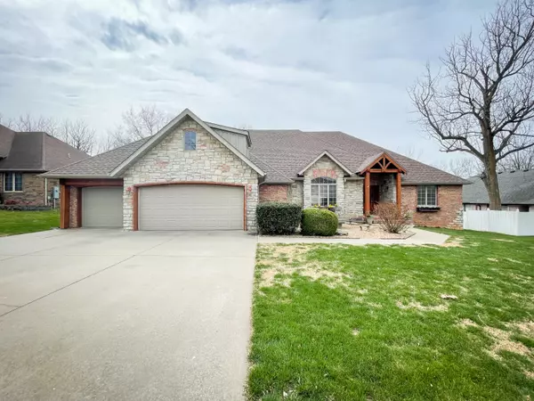 2238 E Kentwood ST, Republic, MO 65738